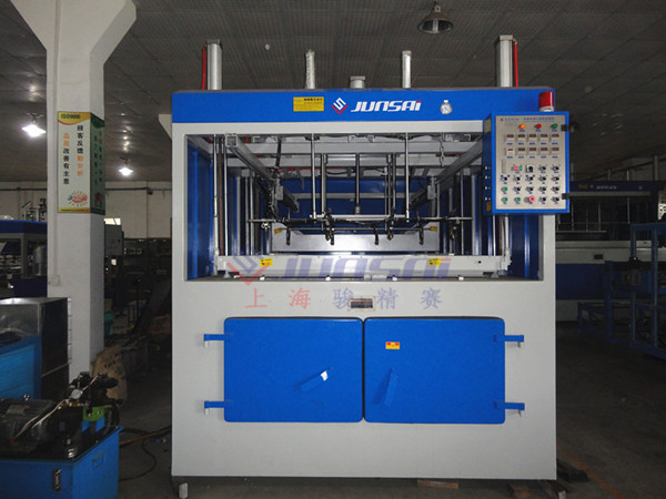 單頭厚片<a href=http://www.zhangchaohua.cn/ target=_blank class=infotextkey>吸塑機</a>1.jpg