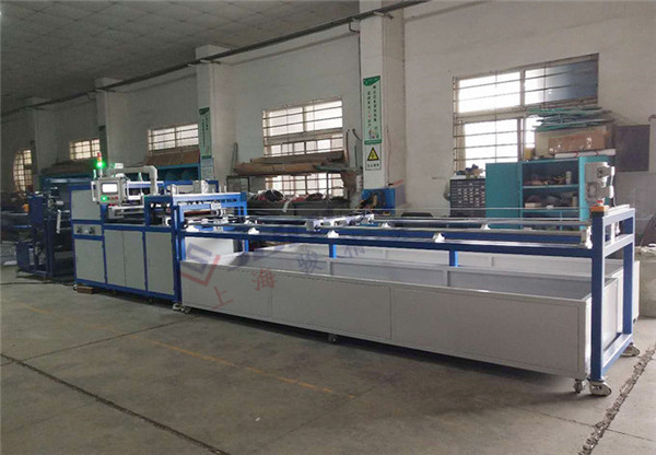 地熱膜全自動<a href=http://www.zhangchaohua.cn/ target=_blank class=infotextkey>熱合機</a>